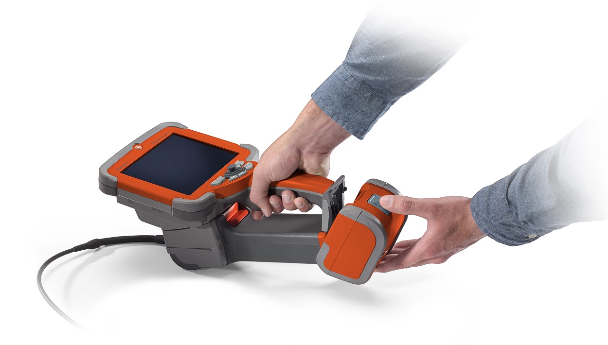 按照接口正確安裝鏡頭、電池等部件